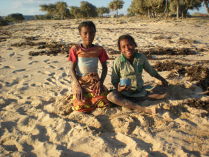 Kinder am Strand